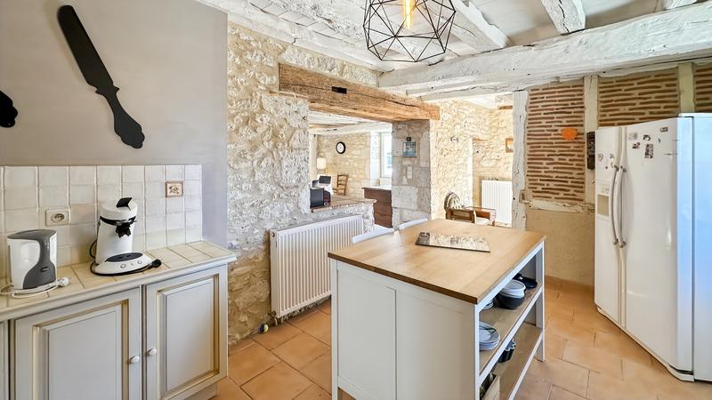 Propriété - 437 m² - 20 pièces