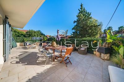Villa - 305 m² - 10 pièces