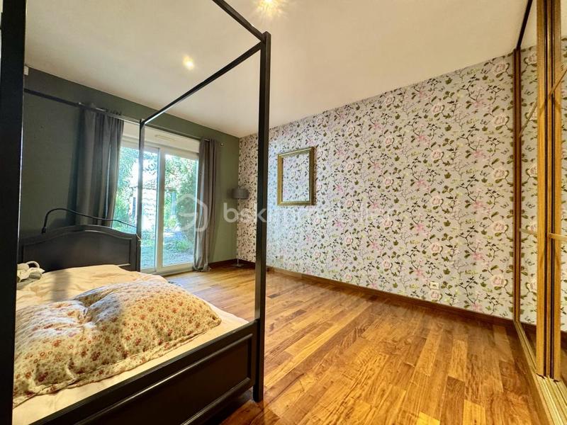 Maison - 250 m² - 8 pièces