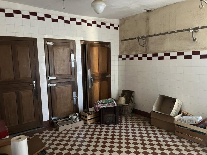 Immeuble - 1 m² - 7 pièces