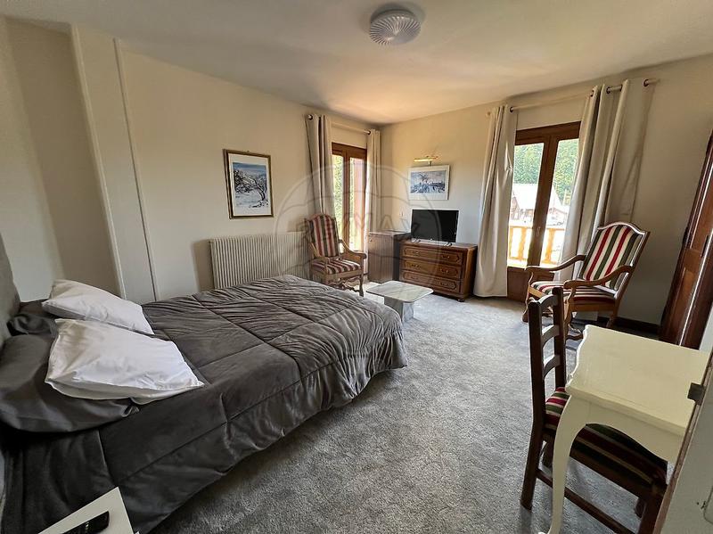 Appartement - 1 800 m² - 25 pièces