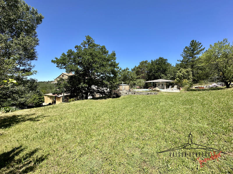 Propriété - 280 m² - 11 pièces