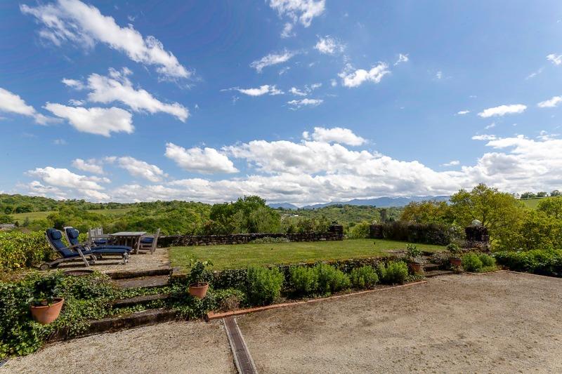 Propriété - 450 m² - 8 pièces