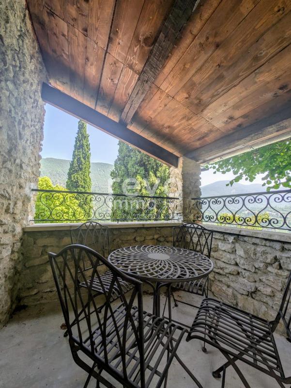 Maison - 255 m² - 7 pièces