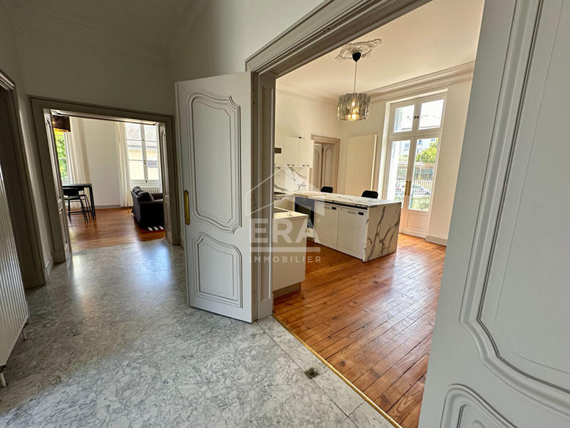 Maison - 338 m² - 14 pièces
