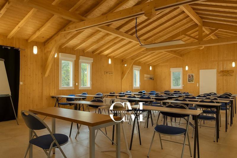 Maison - 330 m² - 11 pièces