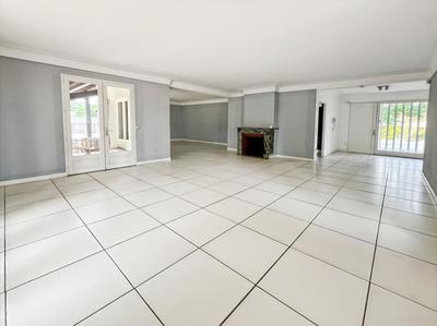 Maison - 180 m² - 5 pièces