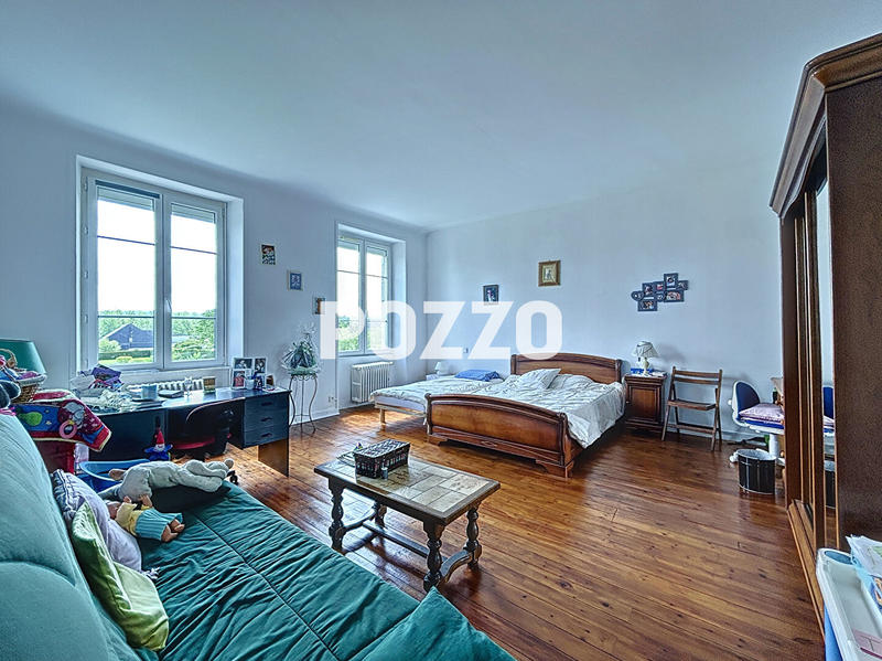 Maison - 305 m² - 10 pièces