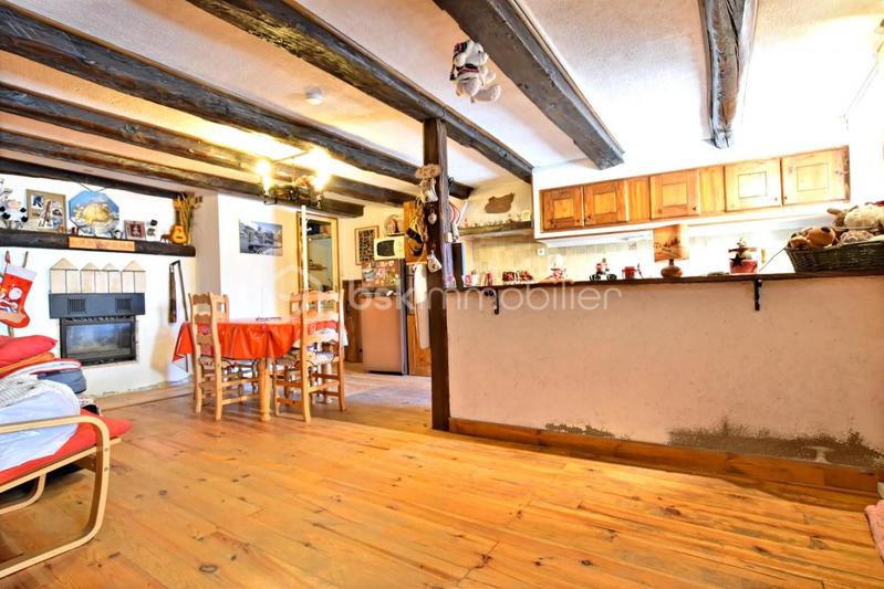 Maison traditionnelle - 275 m² - 12 pièces