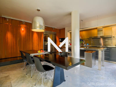 Villa - 212 m² - 6 pièces