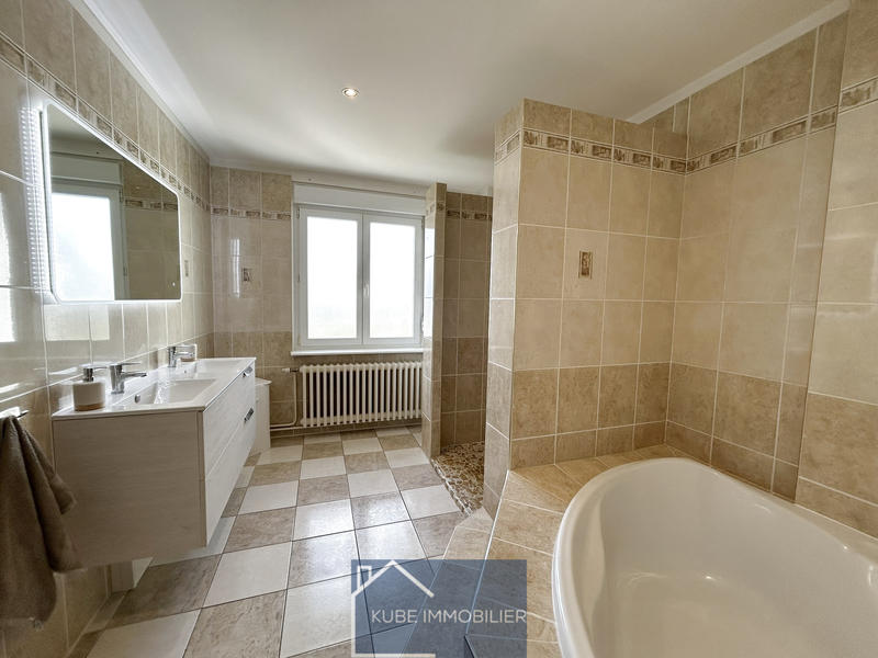 Propriété - 355 m² - 9 pièces