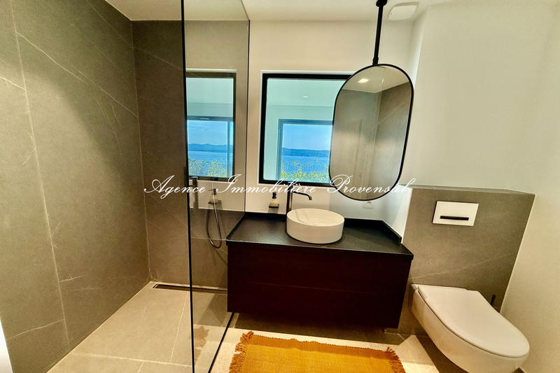 Maison contemporaine - 383 m² - 6 pièces