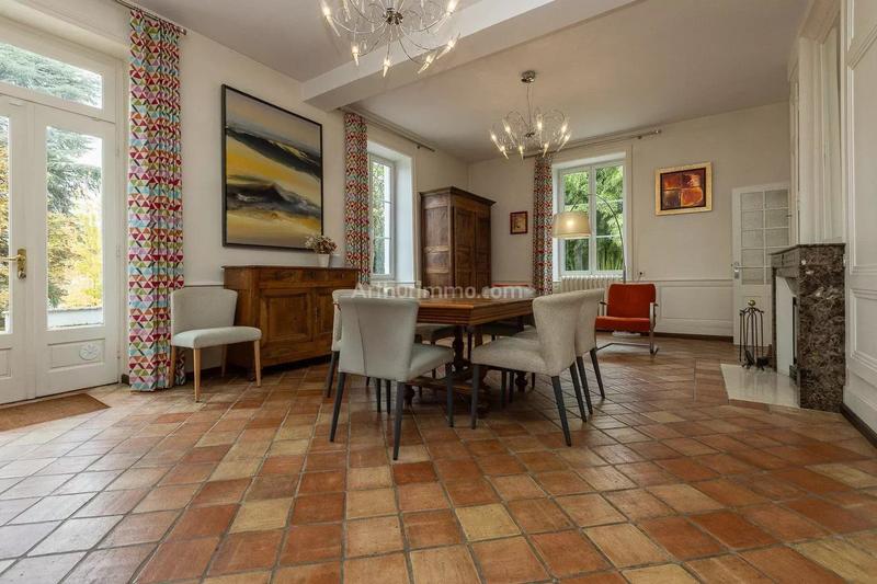 Maison - 241 m² - 10 pièces