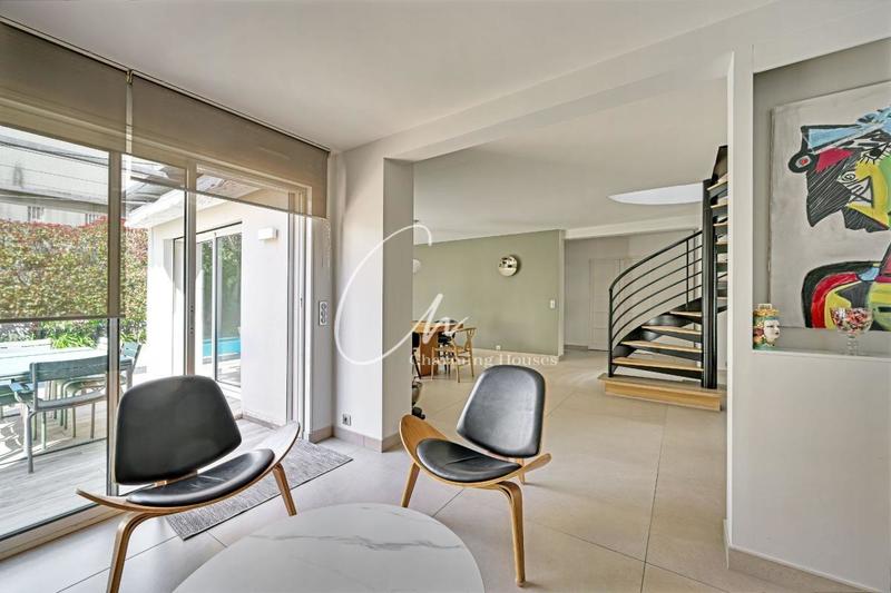 Maison - 217 m² - 7 pièces