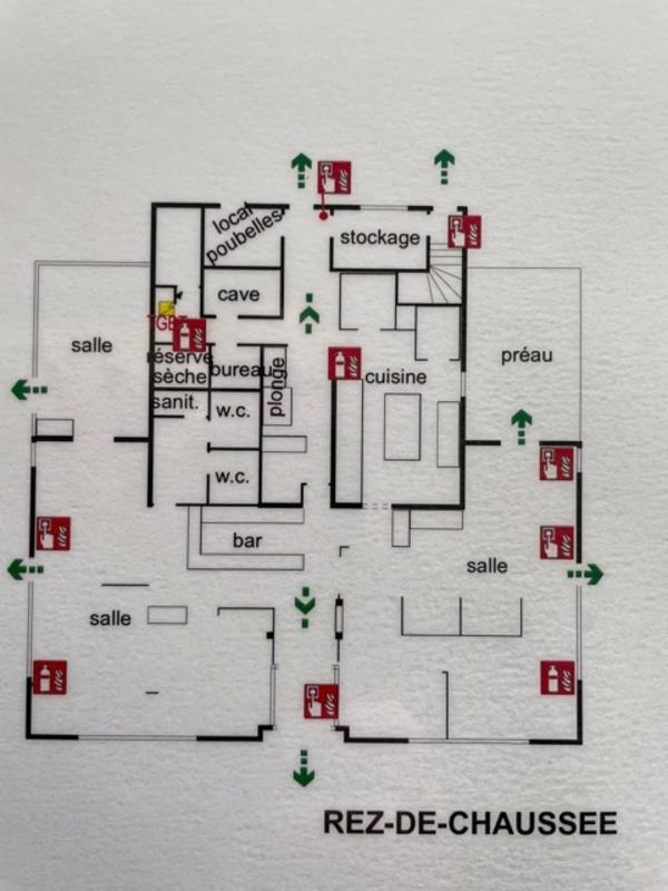 Local commercial - 400 m² - 15 pièces