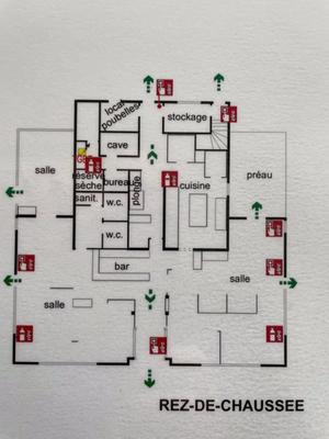 Local commercial - 400 m² - 15 pièces