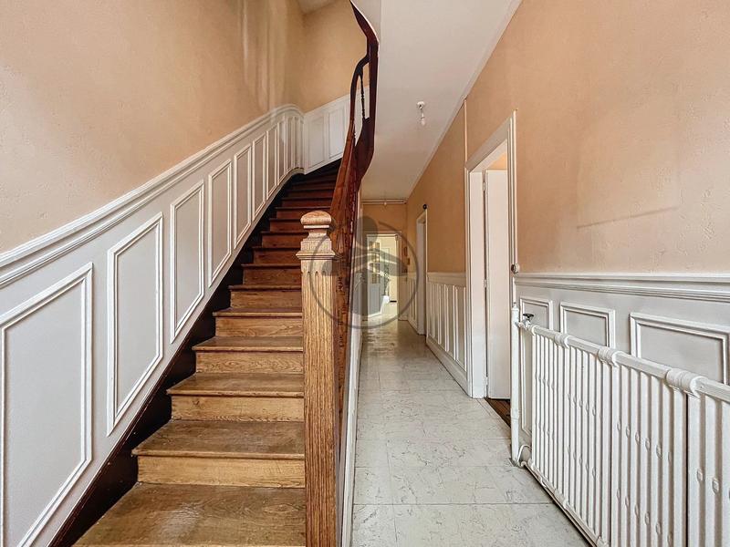 Maison - 212 m² - 8 pièces