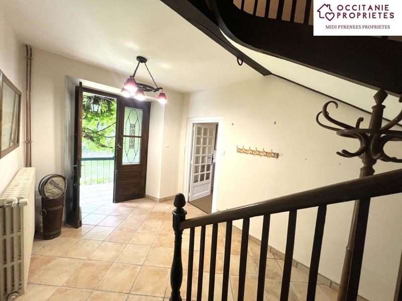 Propriété - 290 m² - 9 pièces