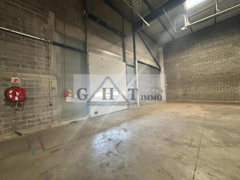 Entrepôt - 713 m²