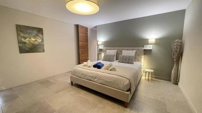 Maison - 222 m² - 7 pièces