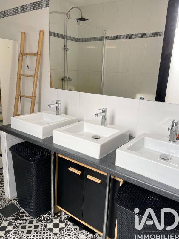 Maison - 379 m² - 10 pièces