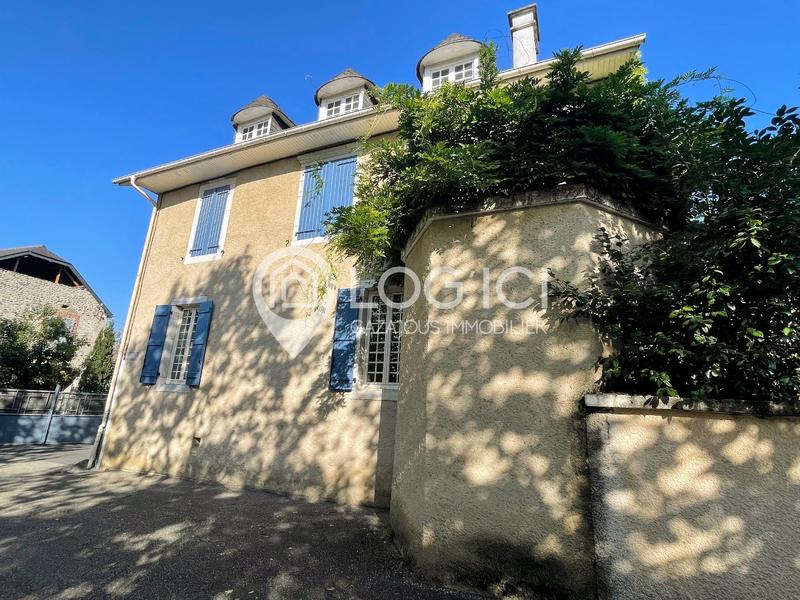Maison - 244 m² - 7 pièces