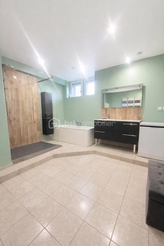 Maison - 180 m² - 4 pièces