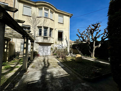 Maison - 240 m² - 9 pièces