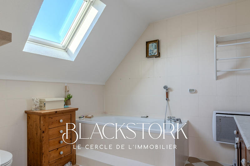 Maison - 211 m² - 7 pièces