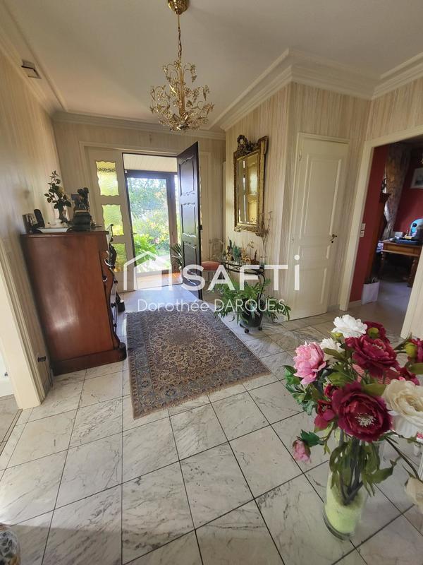 Maison - 213 m² - 7 pièces