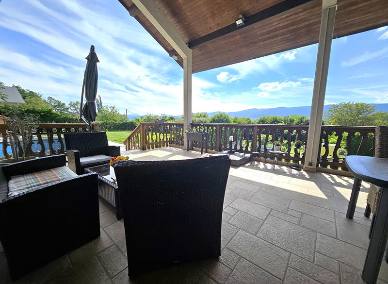 Maison - 328 m² - 8 pièces