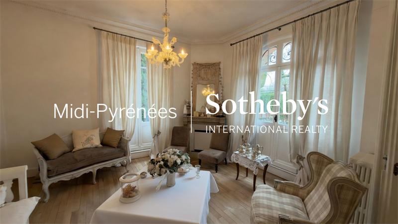 Maison de ville - 385 m² - 15 pièces