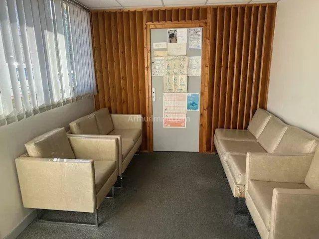 Bureau - 102 m² - 5 pièces