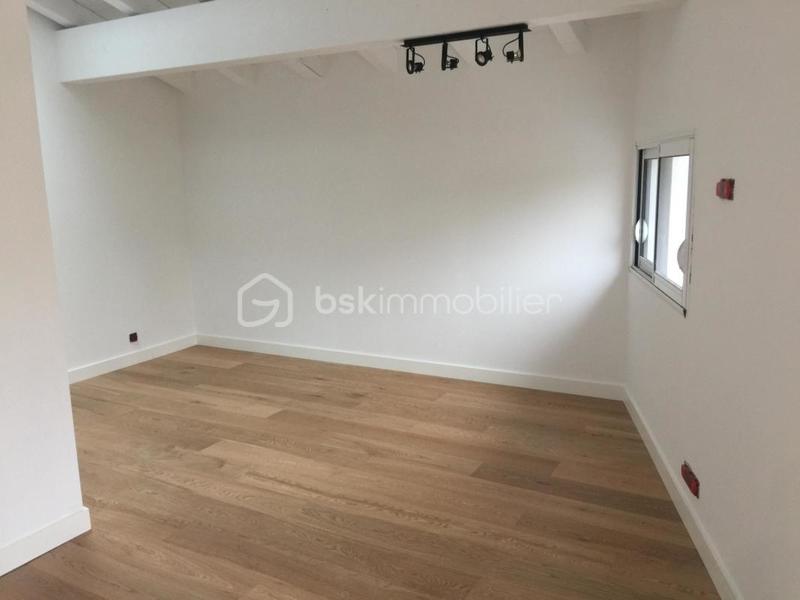 Bureau - 246 m² - 7 pièces