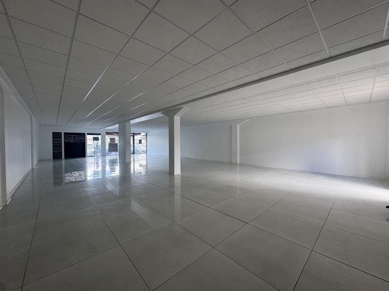 Local commercial - 200 m² - 1 pièce