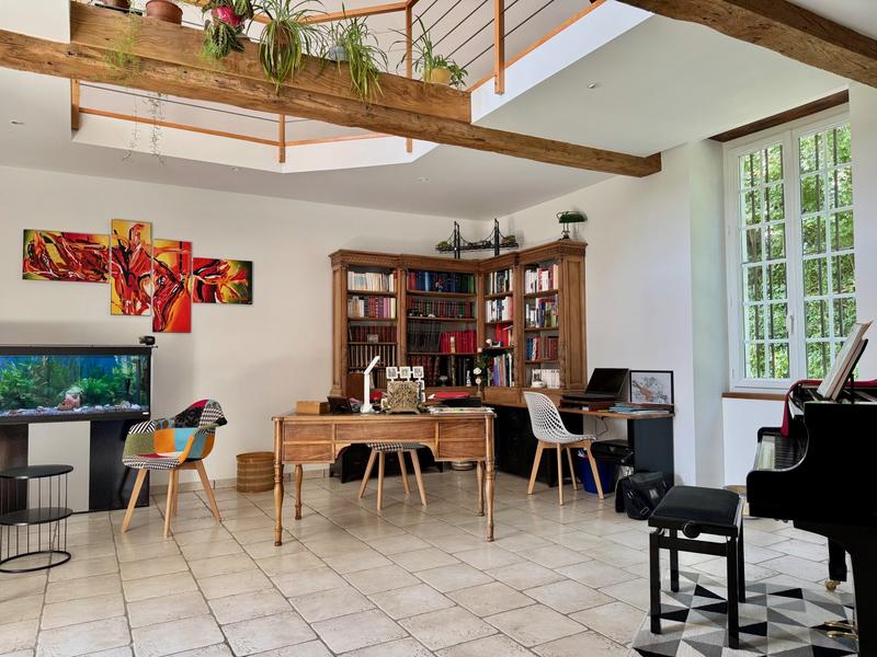 Maison - 210 m² - 6 pièces