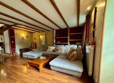 Maison - 245 m² - 8 pièces