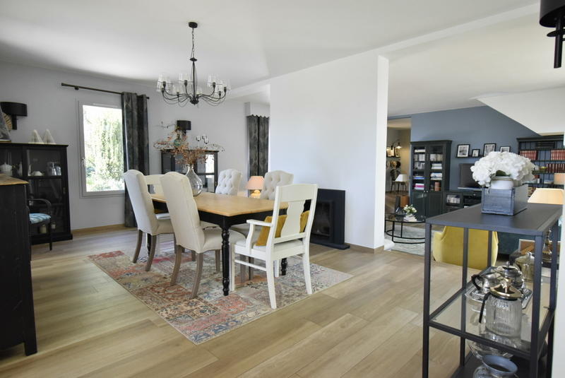 Maison - 5 264 m² - 5 pièces