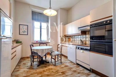 Appartement - 242 m² - 5 pièces