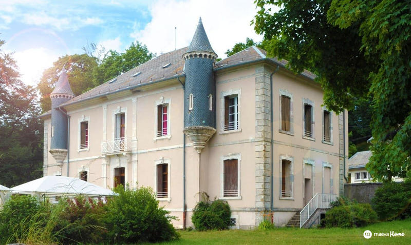Château - 1 950 m² - 26 pièces