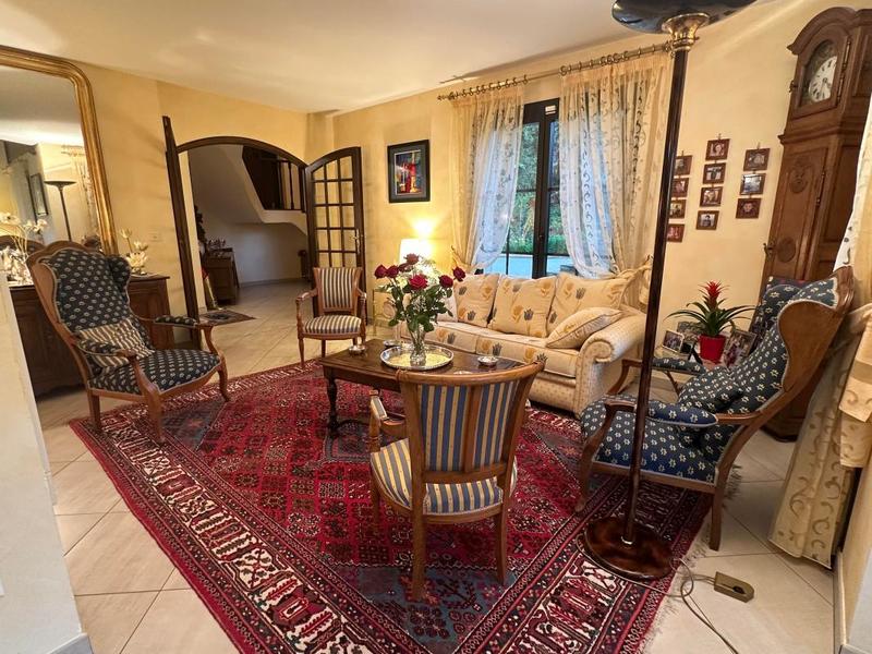 Maison - 225 m² - 6 pièces