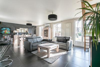 Maison - 205 m² - 8 pièces