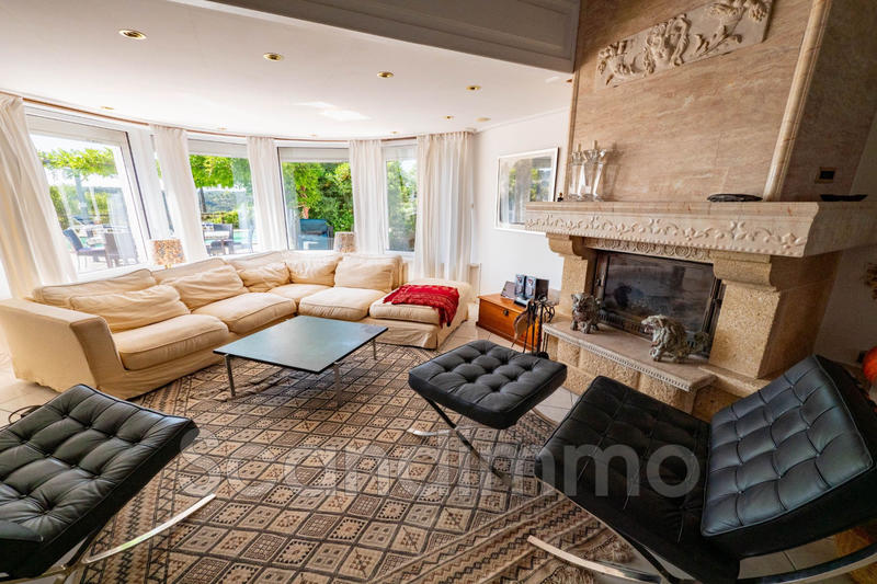 Maison - 234 m² - 9 pièces