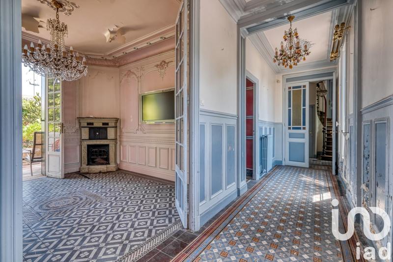 Maison - 240 m² - 8 pièces