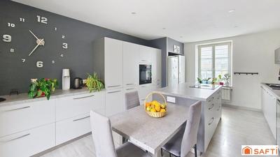 Maison - 200 m² - 8 pièces