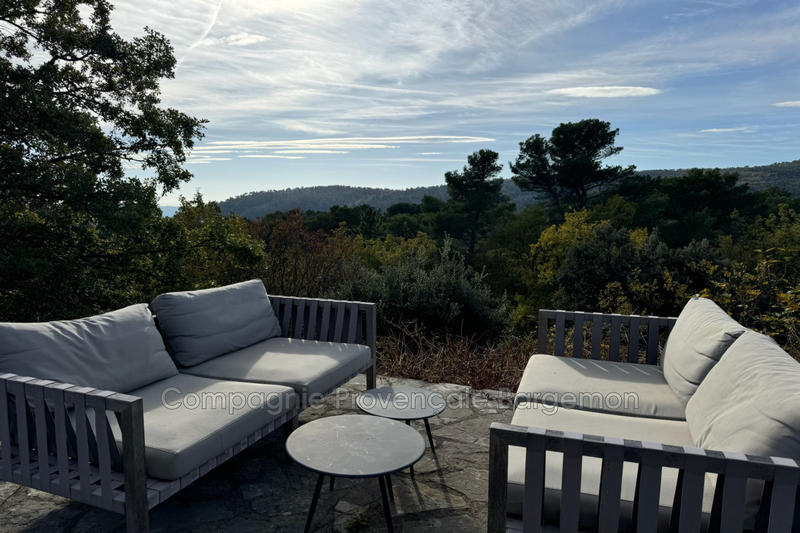 Maison - 200 m² - 2 pièces