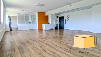 Local d'activités - 74 m²