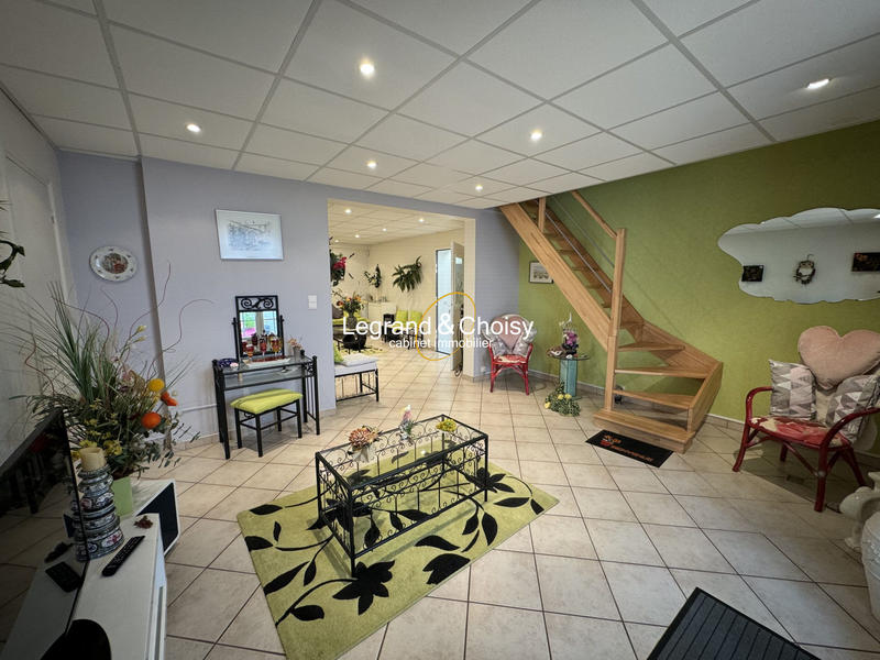 Maison - 340 m² - 8 pièces