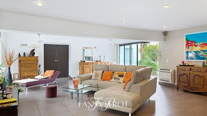 Maison - 205 m² - 6 pièces