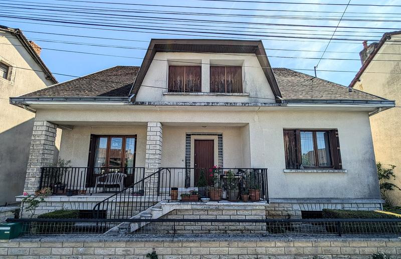 Maison - 210 m² - 8 pièces